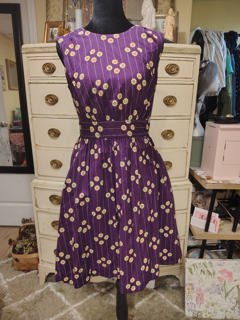 Sleeveless Purple Floral Midi Dress with Fitted Waist